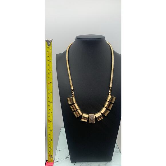 Chunky Gold Tone Necklace With Reptile Look Accent - Picture 5 of 5